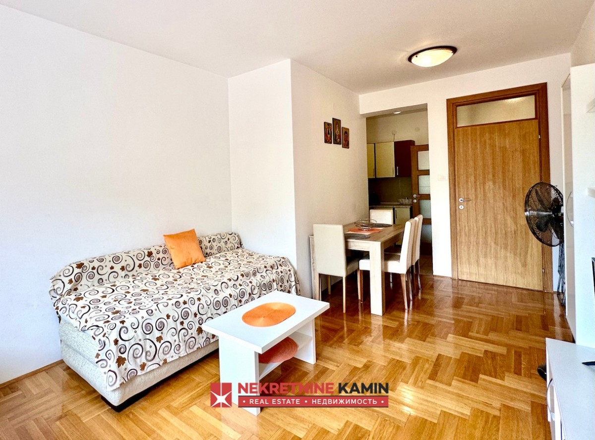 One-Bedroom Apartment with Lift and Glazed Terrace, Velji Vinogradi, Budva